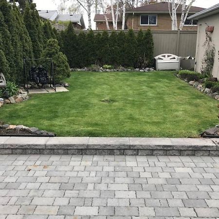 Private Bsmt With Sep. Entrance And Free Parking Apartment Toronto Exterior photo